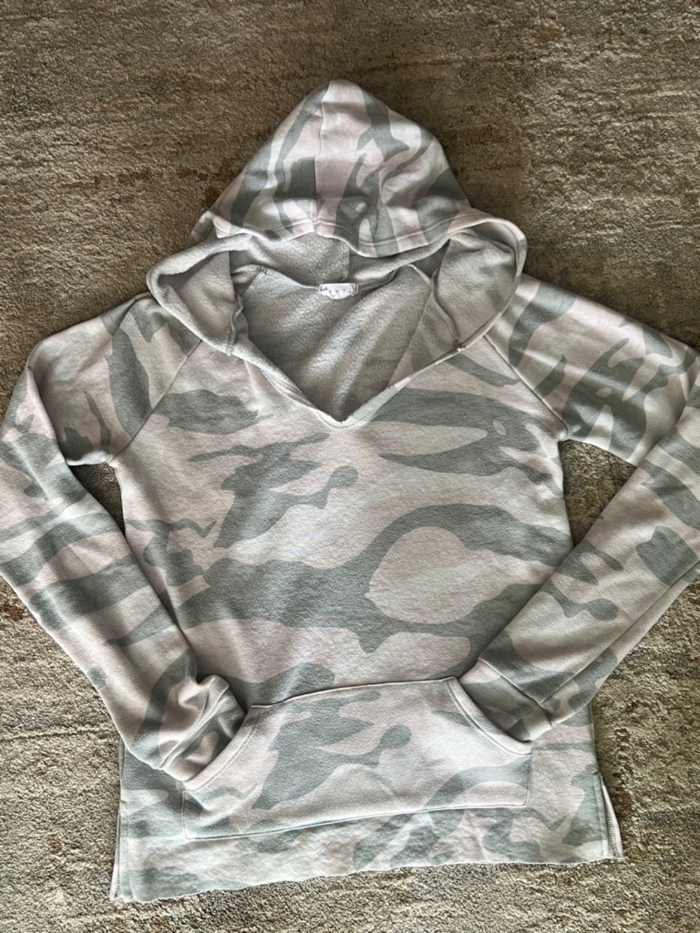 Enti Light Gray & Pink Camo Hooded Pullover Top